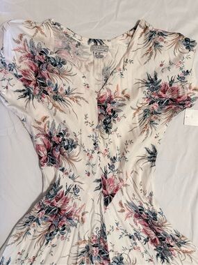 Starina White Floral Basque Waist Midi Dress with Pink & Blue Bouquet Print